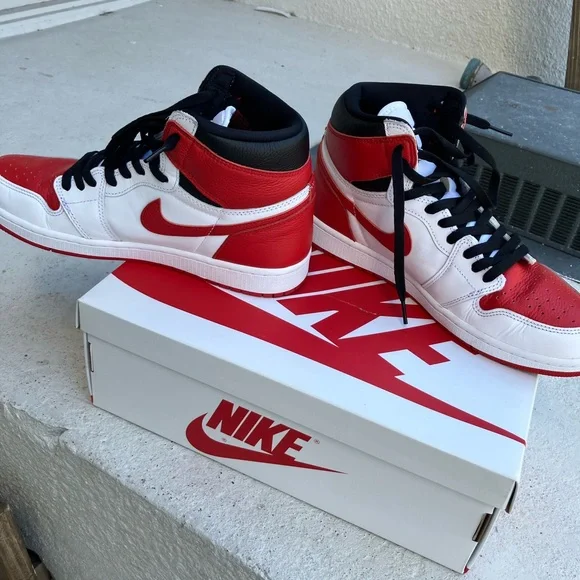 Nike Air Jordan 1 Retro High OG in White and Red - Picture 8 of 12